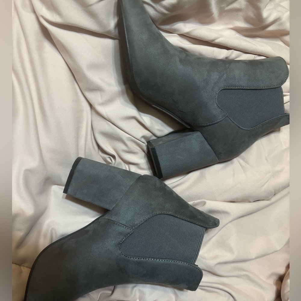 Grey suede heel booties - Picture 2 of 5
